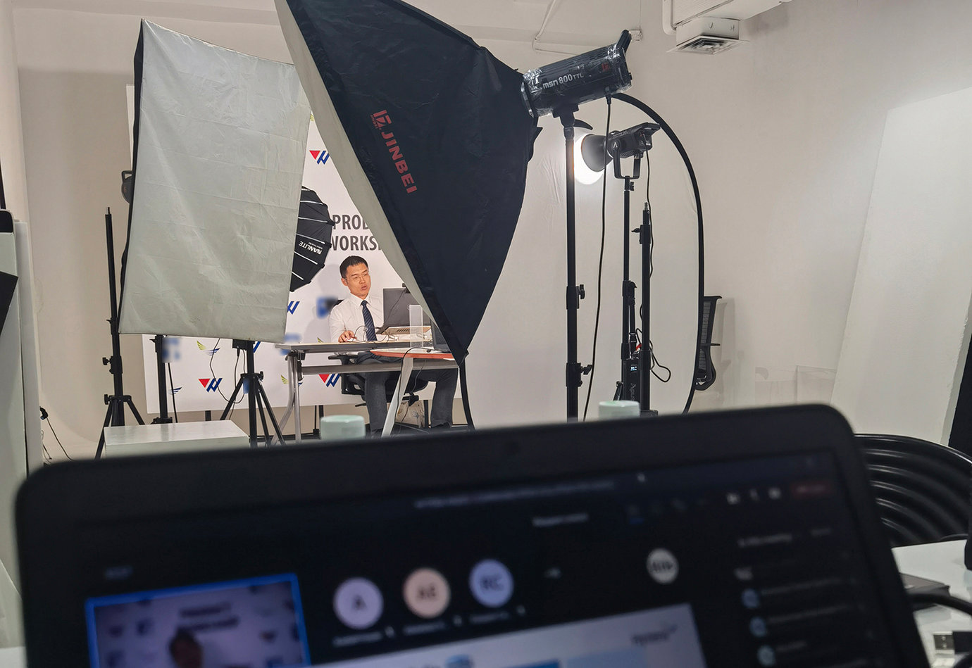 Hytera Introduces Oil Gas Communications Solution to Telecom Team of ADNOC Offshore 2